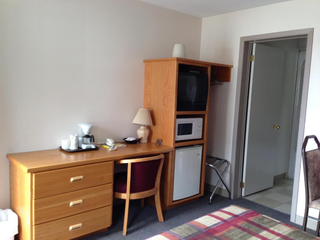 Settler'S Inn & Motel Plaster Rock Номер фото