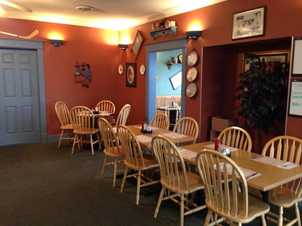 Settler'S Inn & Motel Plaster Rock Екстер'єр фото